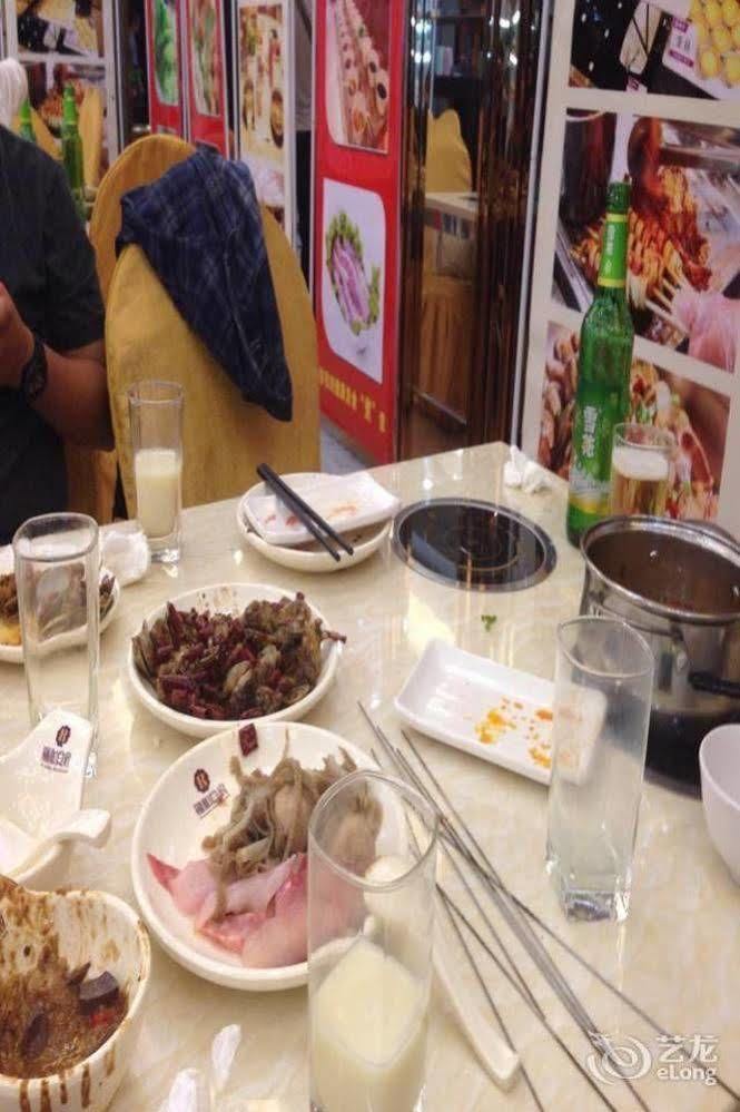 فندق Shiyan في  وودانغشان رونغهو هوليداي هوتل المظهر الخارجي الصورة